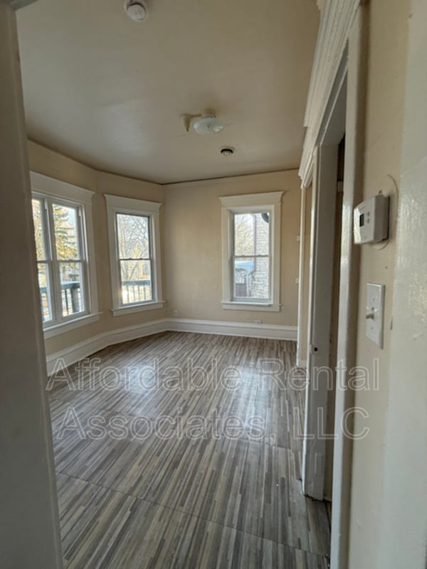 Building Photo - 737 S 24th St