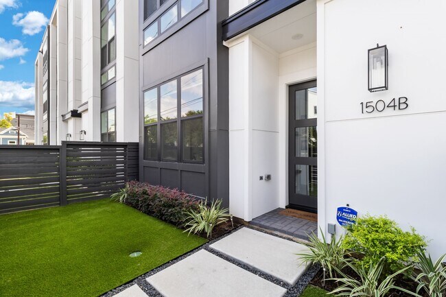 Building Photo - 1504 Ennis St