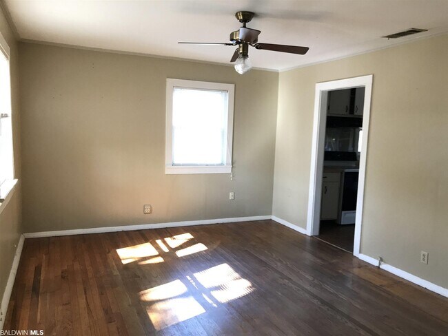 Building Photo - 523 Stimpson Ave