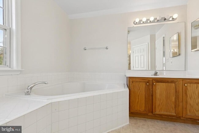 Building Photo - 17624 Overlook Rd