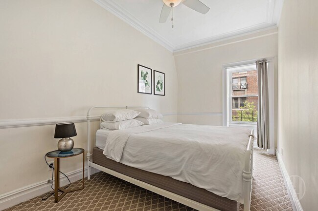 Building Photo - 31 W 84th St