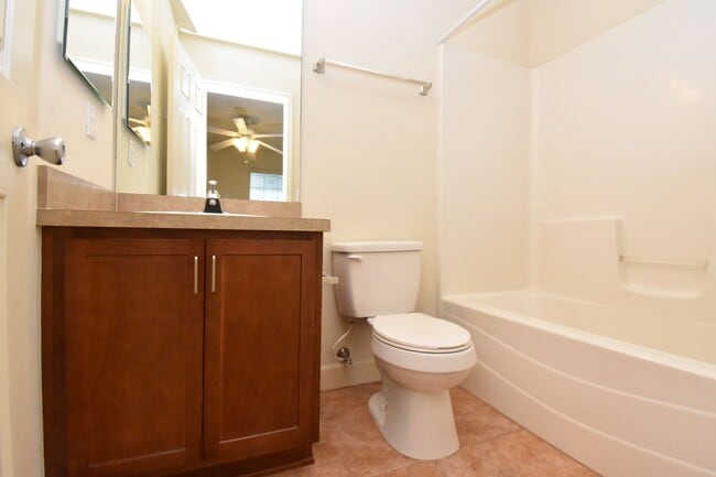 Building Photo - 2933 SW 35th Pl