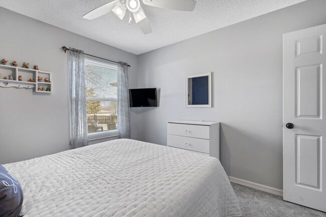 Building Photo - 10 Apple Tree Ct