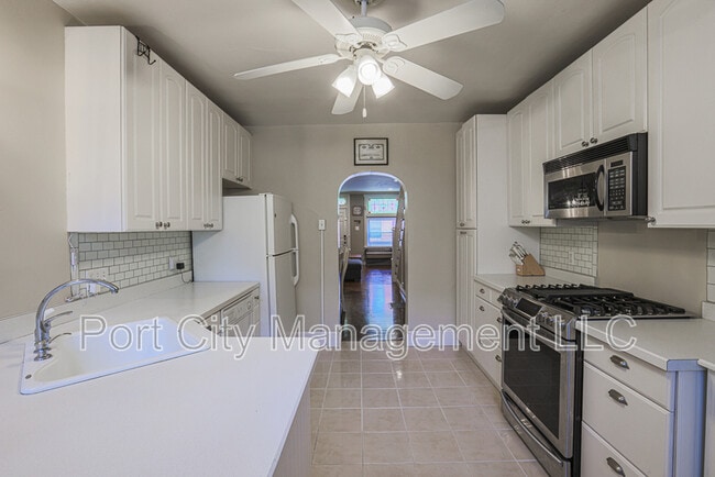 Building Photo - 813 S Belnord Ave