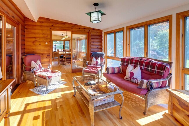 Building Photo - 525 Townsand Hollow Rd