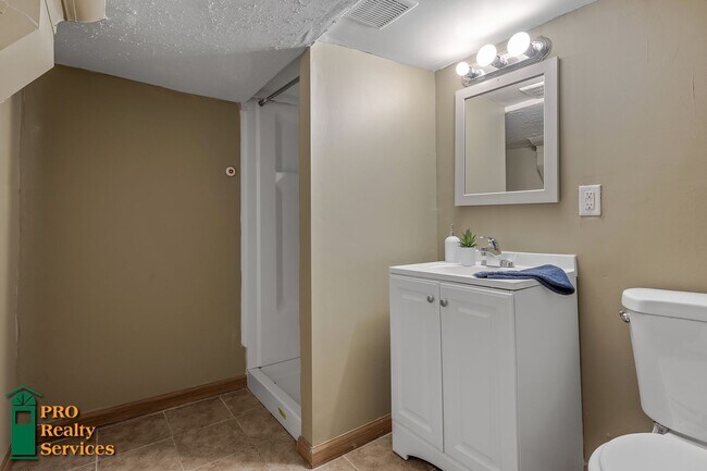 Building Photo - 4 Bedroom Home in Brooklyn Center