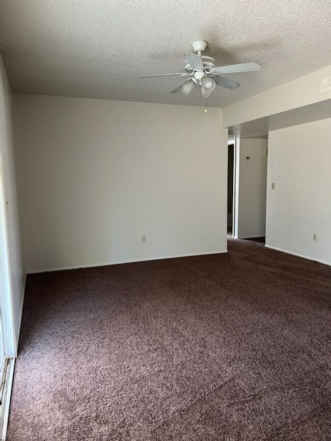 Building Photo - Charming 3 Bed 2 Bath home in Mesa with community pool and big backyard