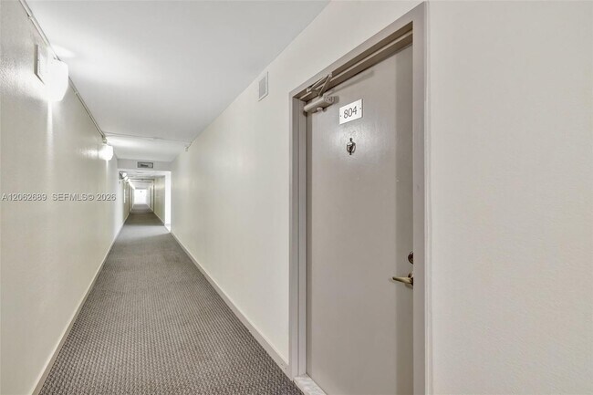 Building Photo - 3113 S Ocean Dr