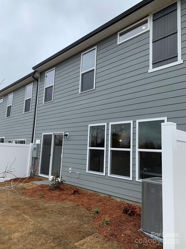 Building Photo - 23042 Clarabelle Dr