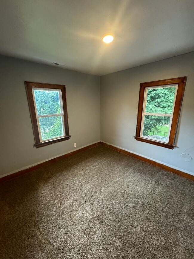 Building Photo - 235 S Arlington St