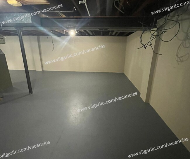 Building Photo - 3 Large Bedrooms • 1 Bathroom home in Gary, IN