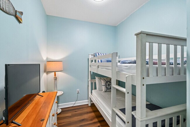 Building Photo - 9900 S Thomas Dr