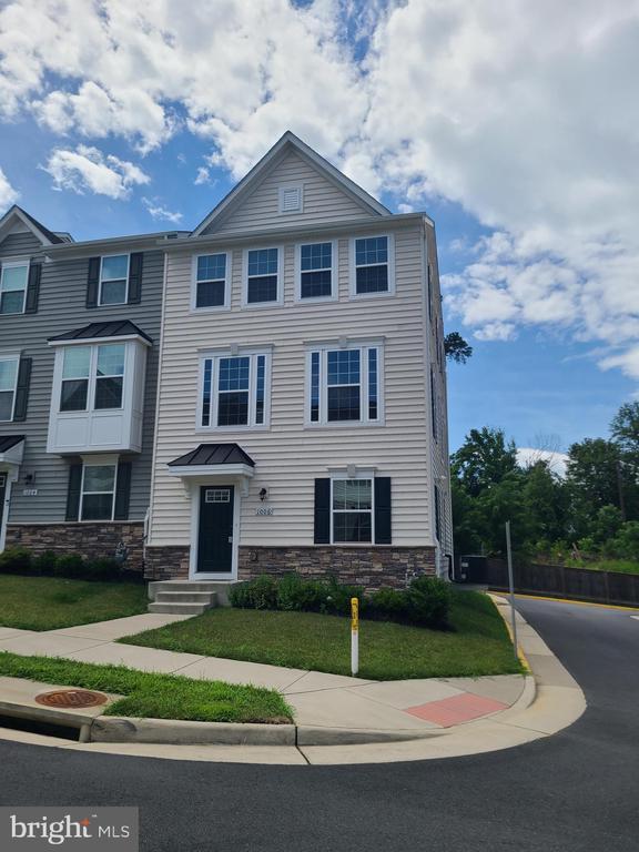 Building Photo - 1006 Valley Run Dr