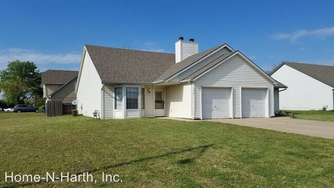 Primary Photo - 3266-3268 N Longfellow Ct