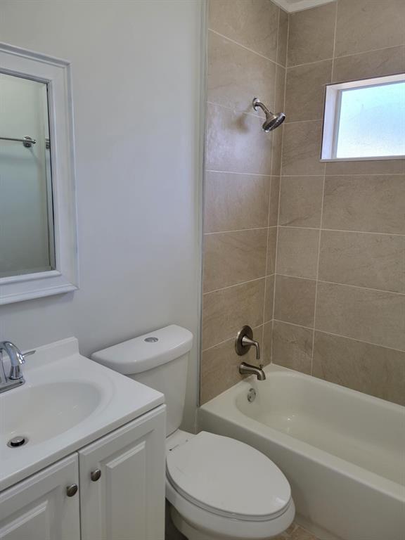 Building Photo - 651 NE 46th Ct
