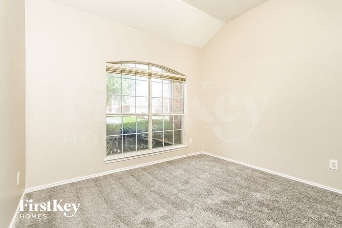 Building Photo - 4814 Red Birch Dr