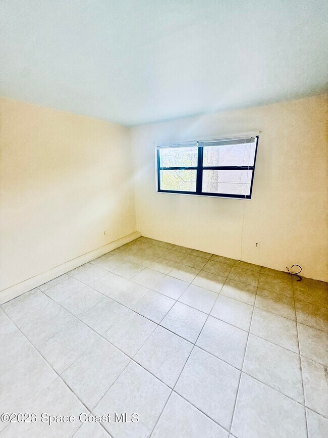 Building Photo - 410 S Tropical Trail