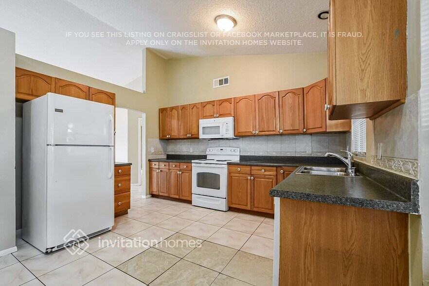 Building Photo - 2821 Saffron Dr