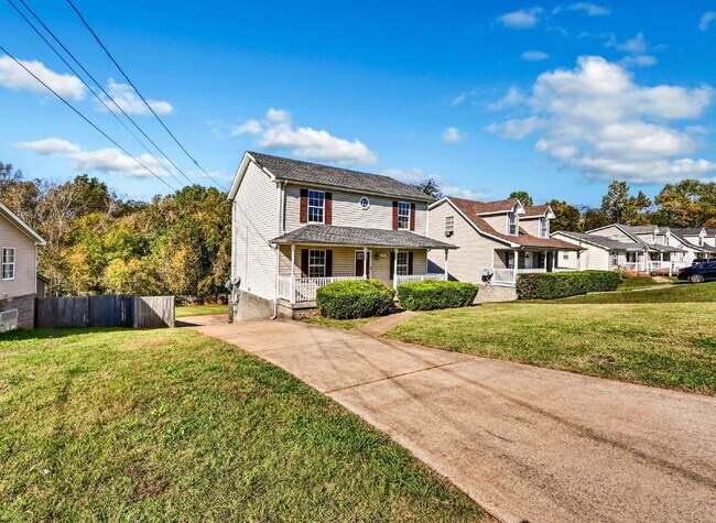 Building Photo - Amazing 3 bedroom 2 bathroom close to Fort...