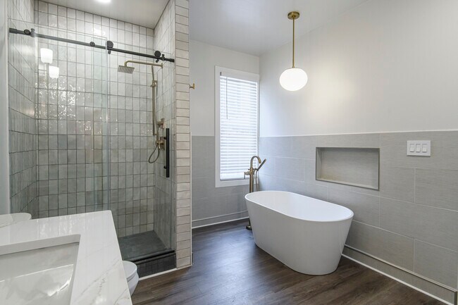 Primary Photo - 1530 N Cass St