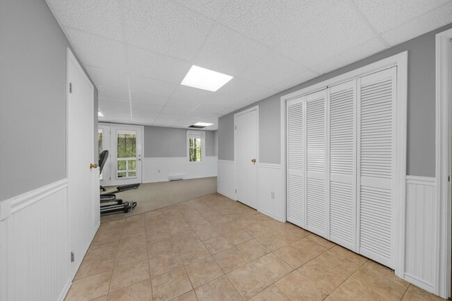 Building Photo - 16 Sullivan Ct