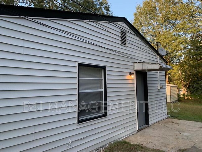 Building Photo - 324 Mays Ave