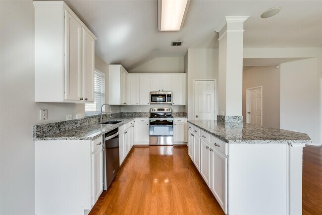 Building Photo - 5909 Paloma Blanca Dr