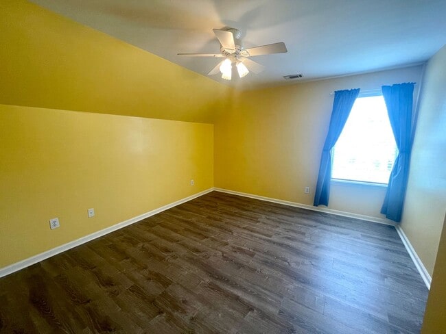 Building Photo - 3 Bedroom, 2 Bath Townhome in Park West of...