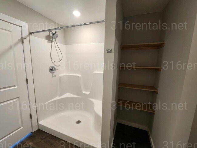 Building Photo - 1809 E 69th Ct N