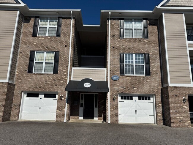 Building Photo - FOR RENT - Luxury Condo near downtown