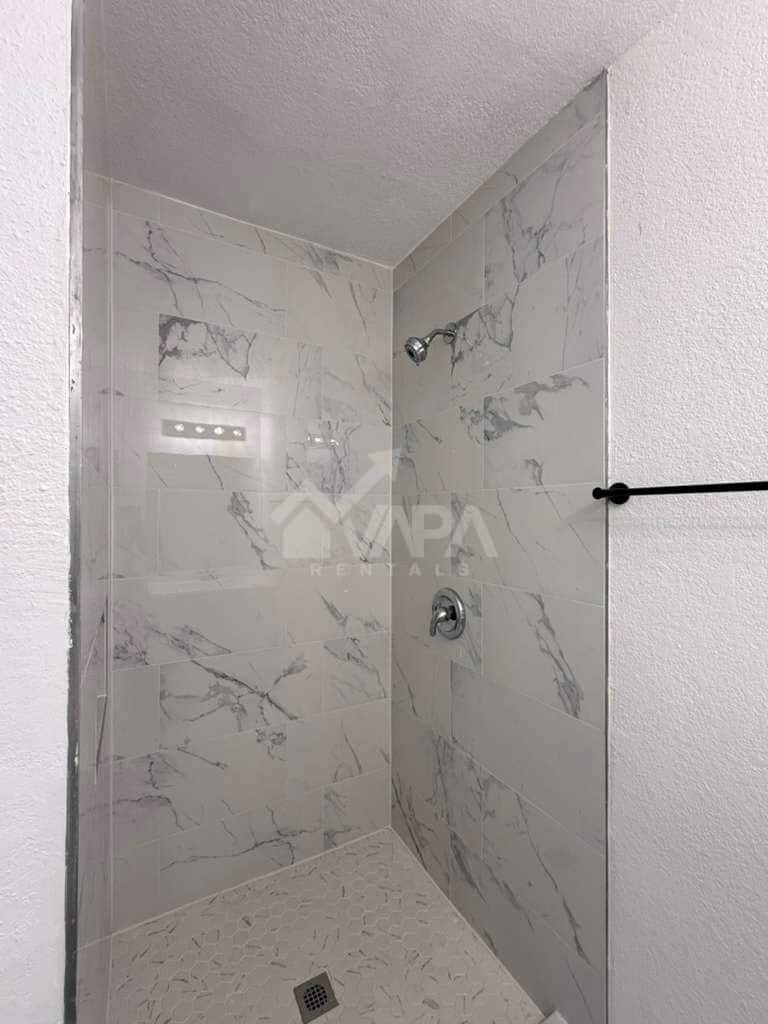 Building Photo - 411 Yolanda Dr