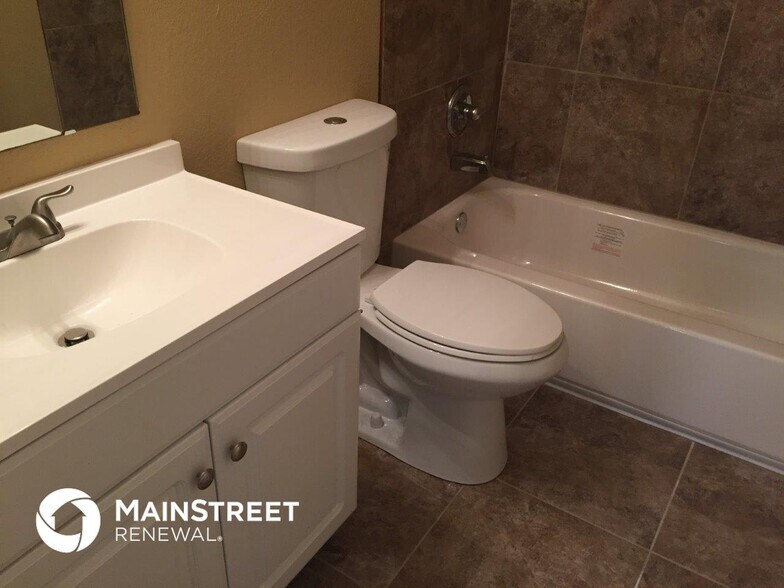 Building Photo - 5329 Alameda Rd