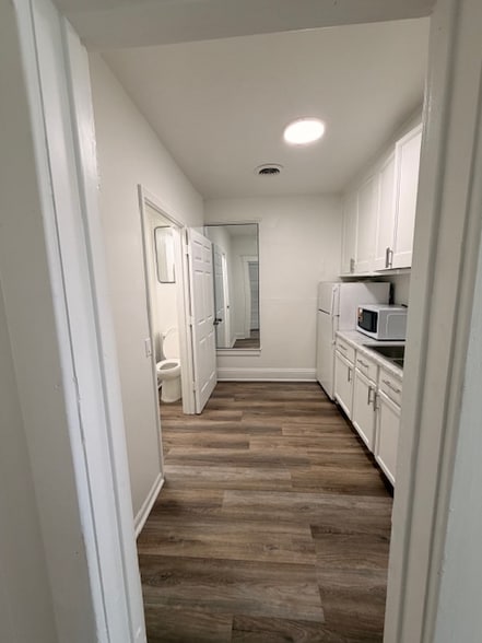 Building Photo - 1564 Laharpe St