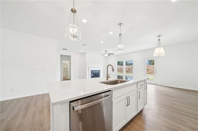 Building Photo - 320 Silverleaf Trl