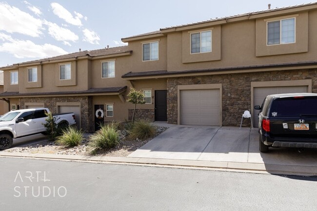 Building Photo - MOVE-IN SPECIAL $100 OFF FIRST MONTH'S REN...