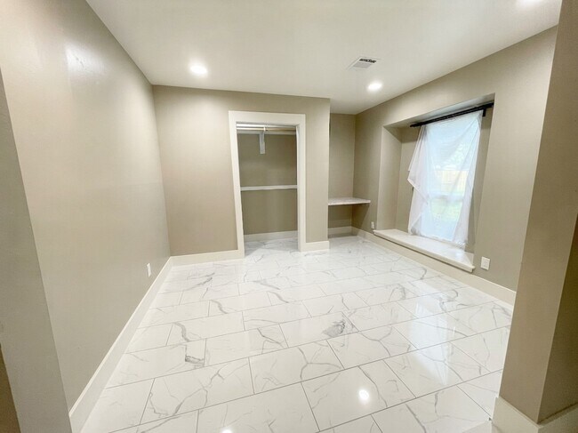 Building Photo - 4207 Birchton St