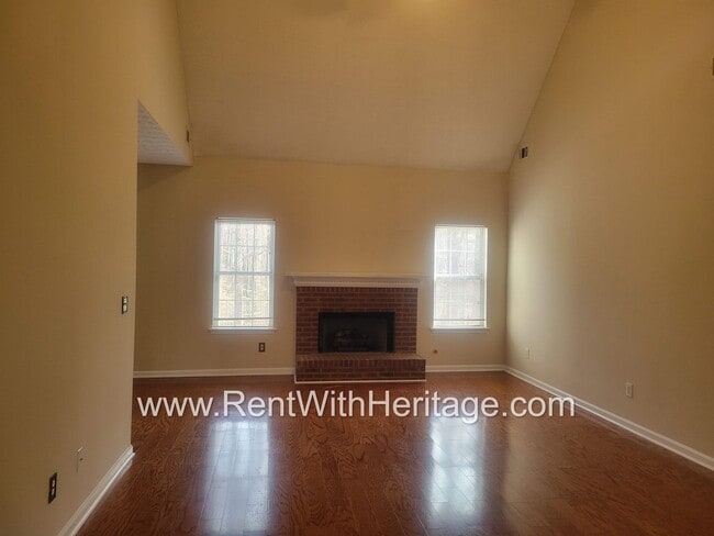 Building Photo - WOW!!...GORGEOUS HOME/HARDWOOD FLOORS/ UPGRADES GALLORE / SWIM - TENNIS