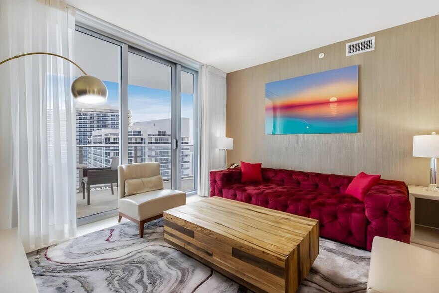 Building Photo - 4011 S Ocean Dr