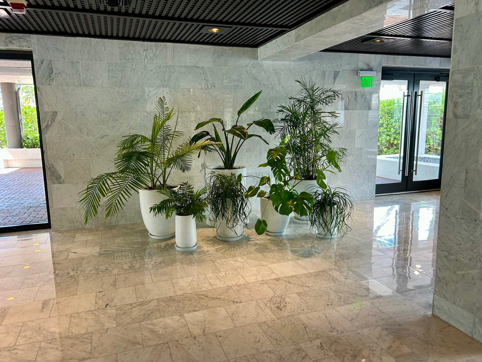Lobby - 5415 Collins Ave