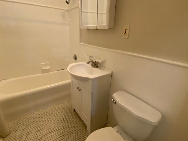 Building Photo - 81 Whiting St