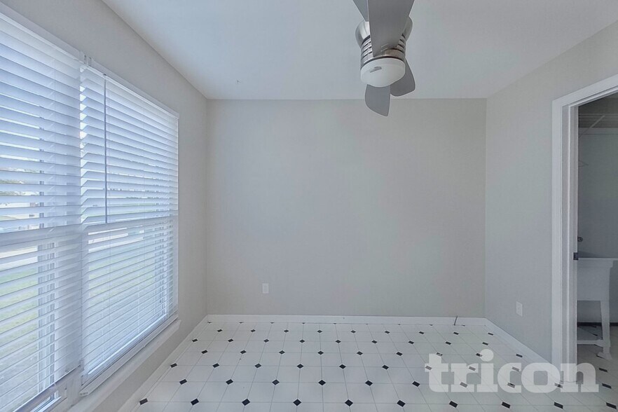 Building Photo - 935 Squirrels Nest Ct