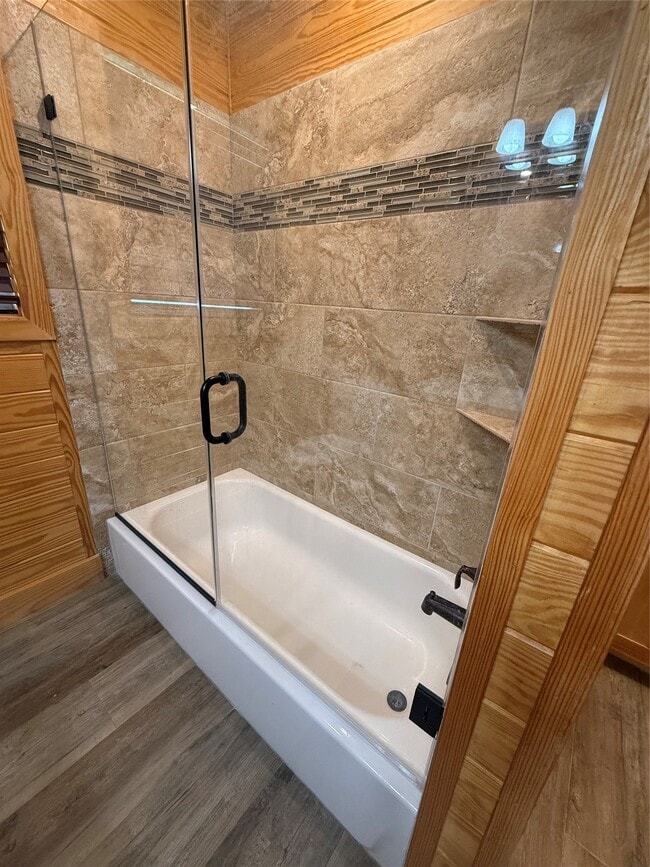 Building Photo - 902 Hidden Valley Dr