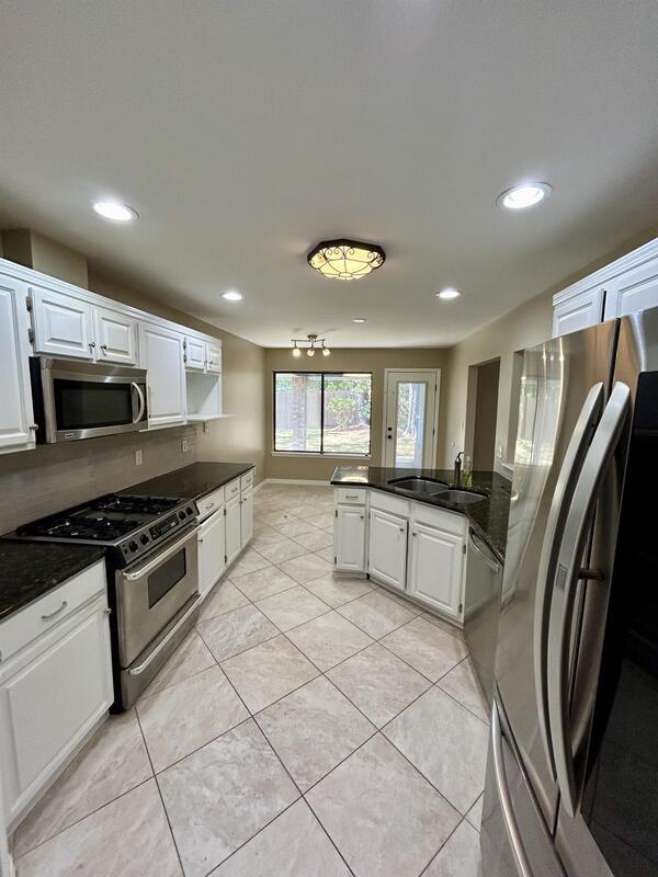Building Photo - 218 Yellow Pine Ct