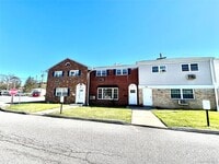 Building Photo - 27 Lexington Ln