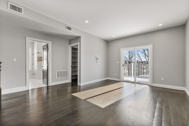 Building Photo - 83 Centre St