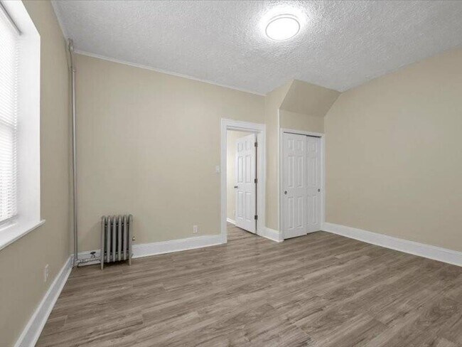 Building Photo - 2741 Stillwell Ave