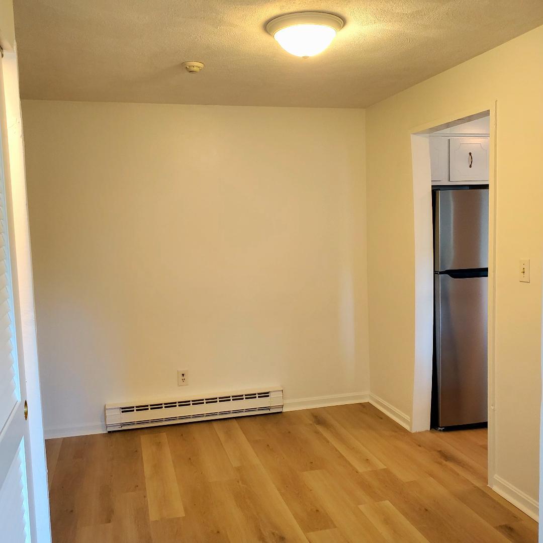 Building Photo - 49 Spencer Rd