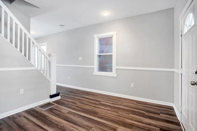 Building Photo - 121 Dilworth St
