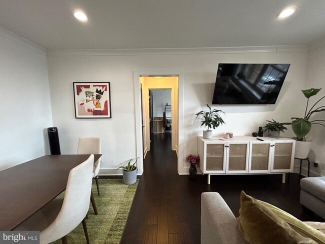 Building Photo - 939 Longfellow St NW