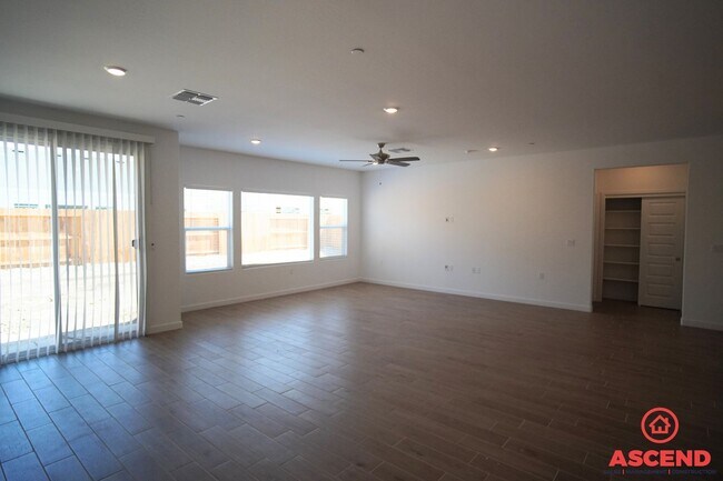 Building Photo - Beautiful New Home Off Gosford and McCutchen!